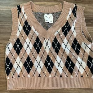 Abercrombie & Fitch cropped argyle sweater vest